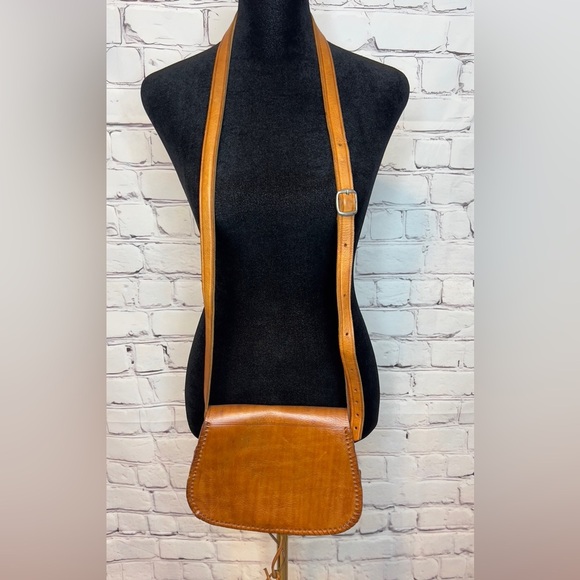 VINTAGE HANDCRAFTED PERFORATED LEATHER CROSSBODY SHOULDER SADDLE BAG WESTERN - Picture 12 of 12